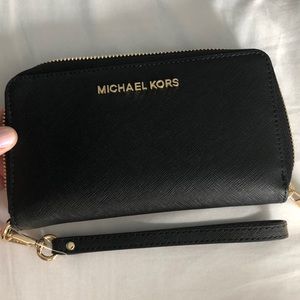 Michael Kors jetset travel wristlet gold black zip